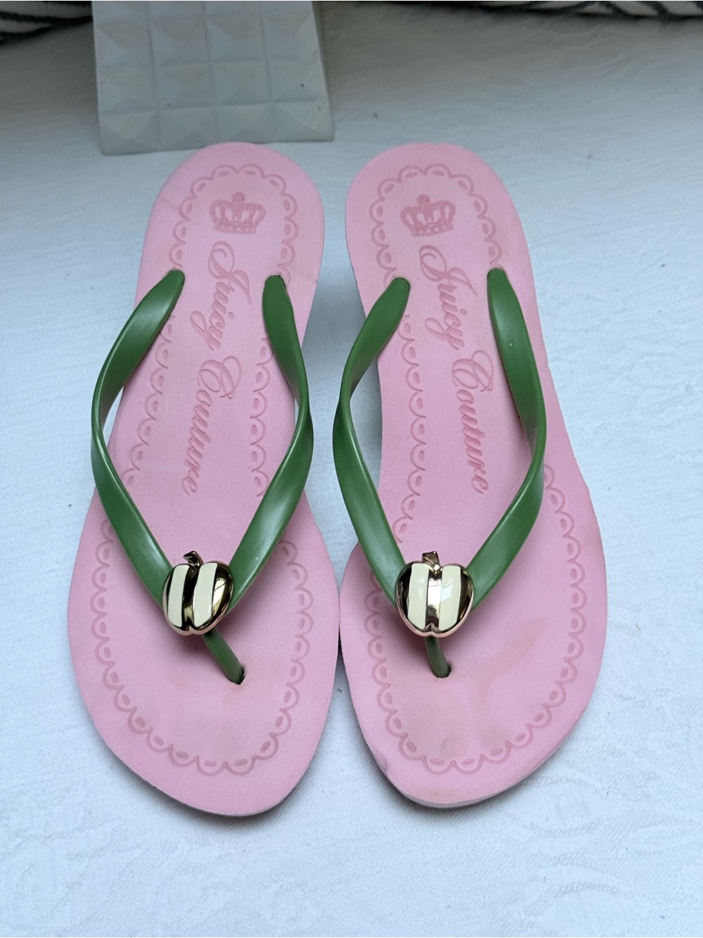 Y2K Juicy Couture Pink Footbed with Green Straps Flip Flops - Picture 5 of 10